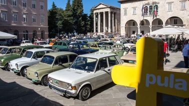 Susret povijesnih vozila na Forumu