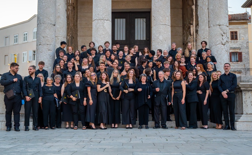 U predivnom ambijentu pulskog Foruma održan međunarodni koncert "From Gospel to Istria