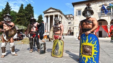 Gladijatori “Spectacvla Gladiatoria” - ulična animacija